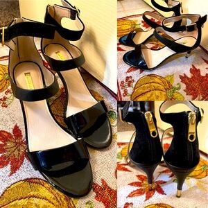 Beautiful brand new black heals great for a 🎁 no scratches no imperfections.